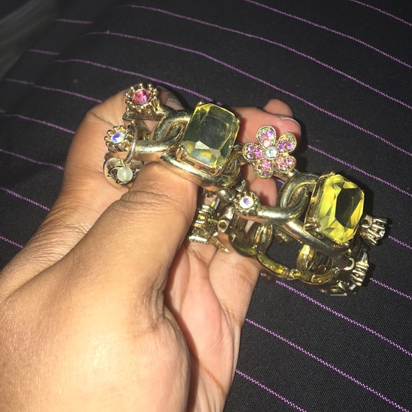 Gold Betsy Johnson bracelet - Picture 1 of 3